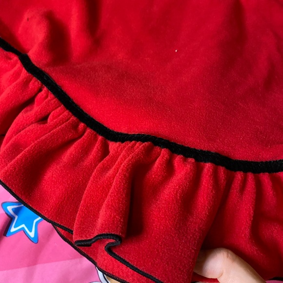 Red fleece cape - Picture 5 of 11